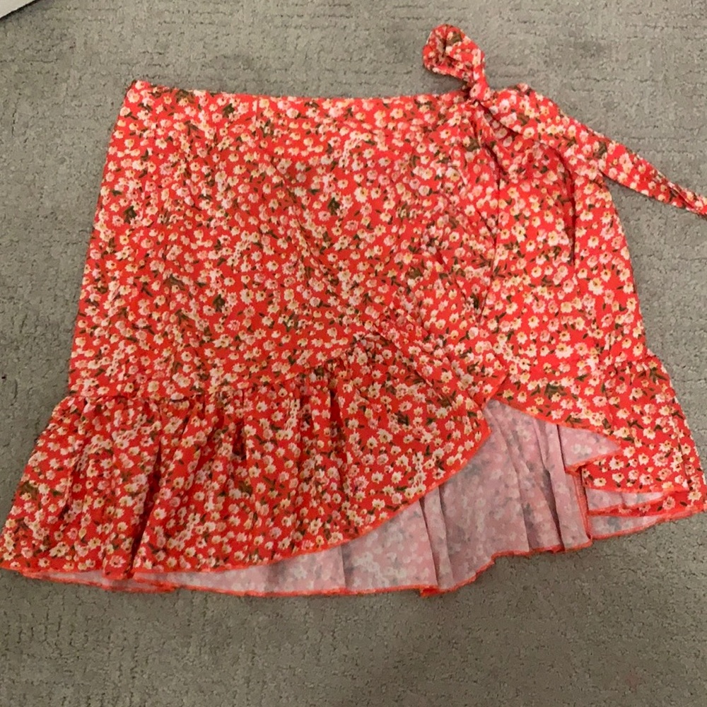 Women’s floral mini skirt
